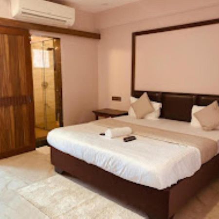 Hotel Radhe Ānand Exterior foto